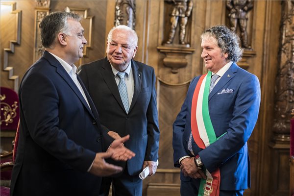 Orbán Viktor fogadta az olaszországi Tolentino város küldöttségét