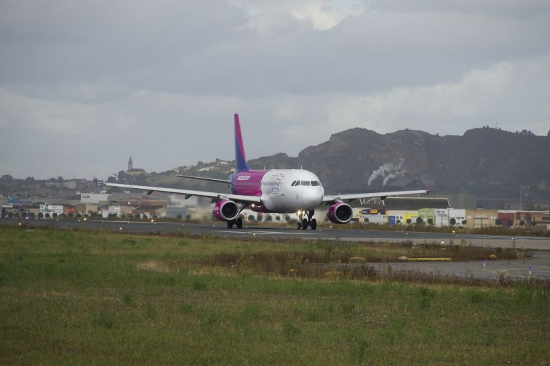 Műszaki probléma miatt leszállt a Wizz Air  egyik gépe