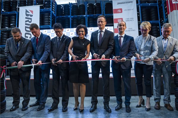Száz új munkahelyet teremt a Bridgestone Tatabányán
