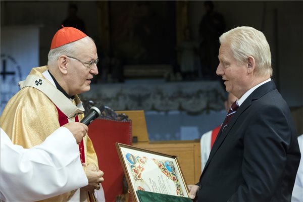 Egyházi kitüntetést kapott Tarlós István