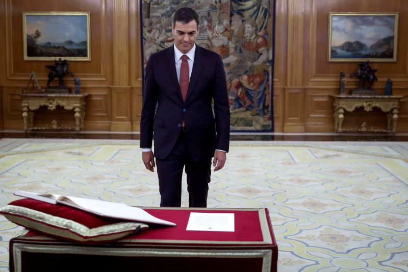 Hivatalba lépett Pedro Sánchez új spanyol miniszterelnök