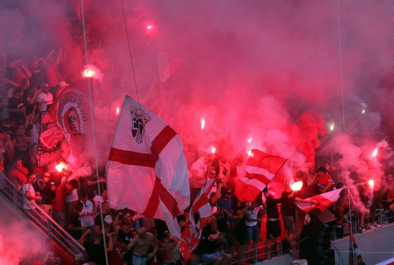 Így menekítették ki a diósgyőri focistákat a szurkolóik elől – videó