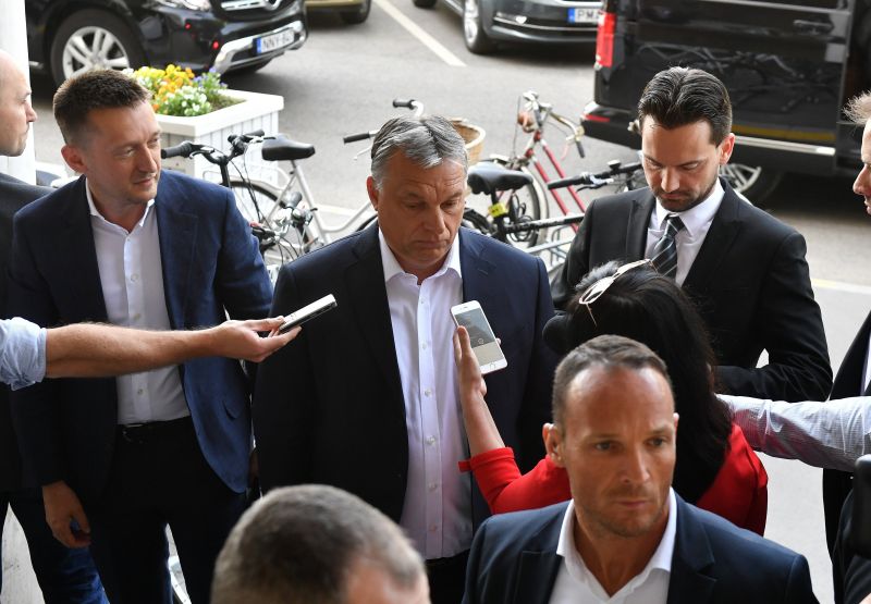 "Illusztris" társaságban ábrázolta Orbánt a Time – fotó