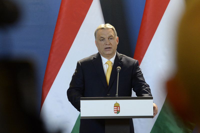 Orbán szeretné, ha "Soros árnyékhadserege feljönne a fényre"