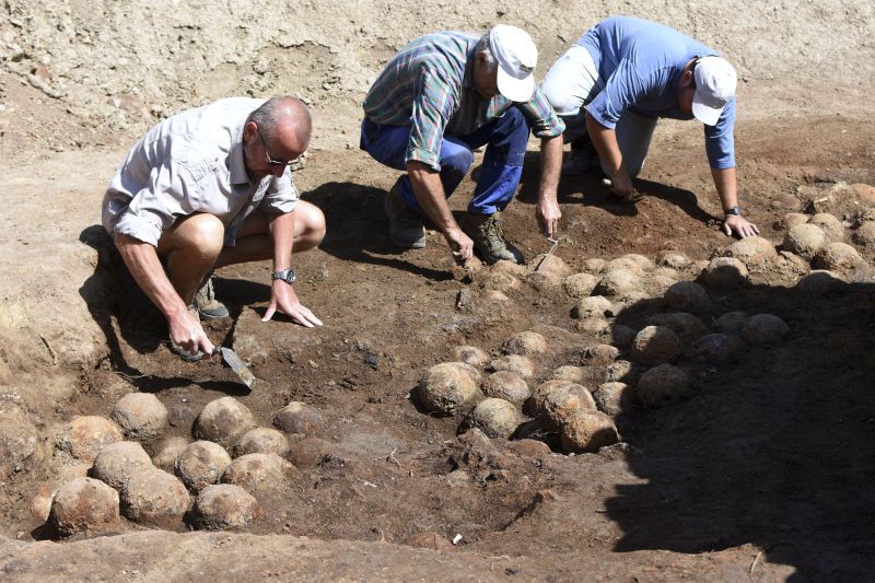 A Rákóczi-szabadságharc idejéből származó ágyúgolyók kerültek elő a szolnoki vár ásatása során