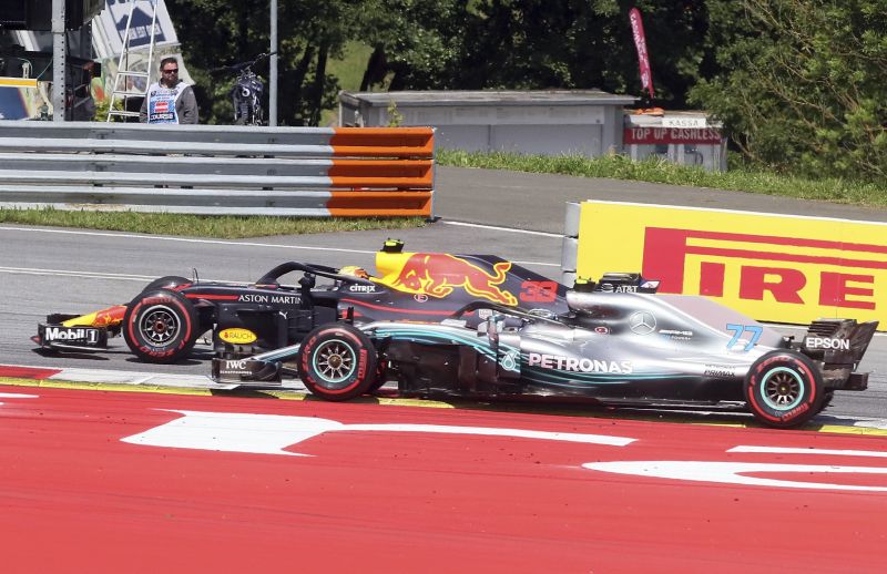 Verstappen nyerte az Osztrák Nagydíjat, Hamilton célba sem ért!