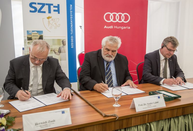 Megújuló üzemanyagokat fog közösen fejleszteni a MOL, az Audi és az SZTE