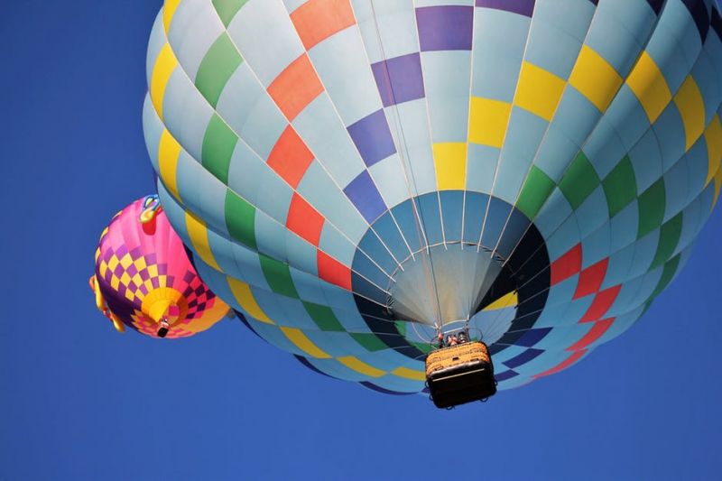 Dermesztő félelem: forgalmas autópályára érkezett le egy hibás hőlégballon