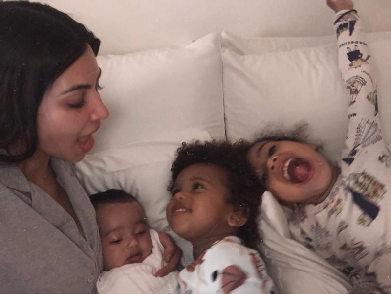 Gyermekeivel készült képet posztolt Kim Kardashian