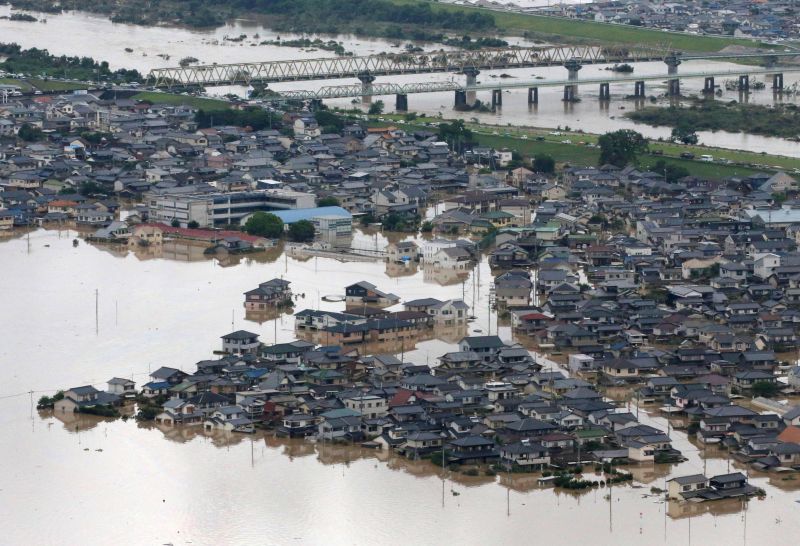 Özönvíz Japánban: drámaian emelkedik a halottak száma