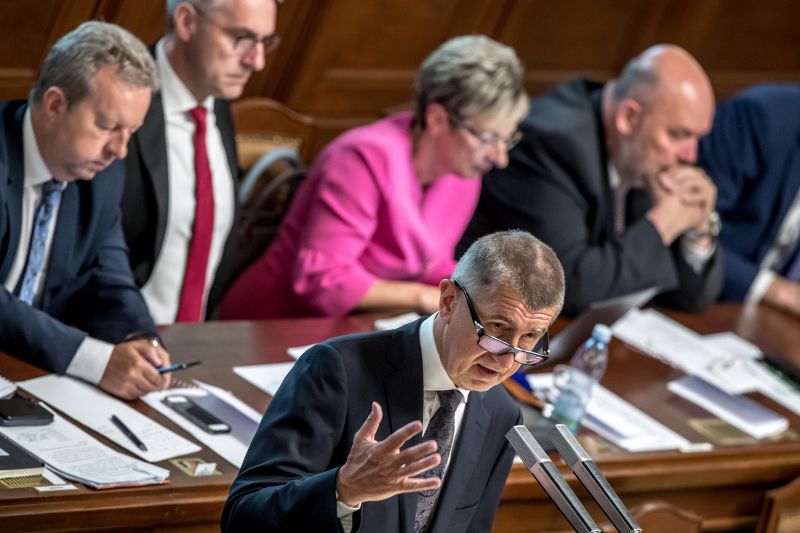 Durva, személyeskedő vita után bizalmat kapott a cseh kormány
