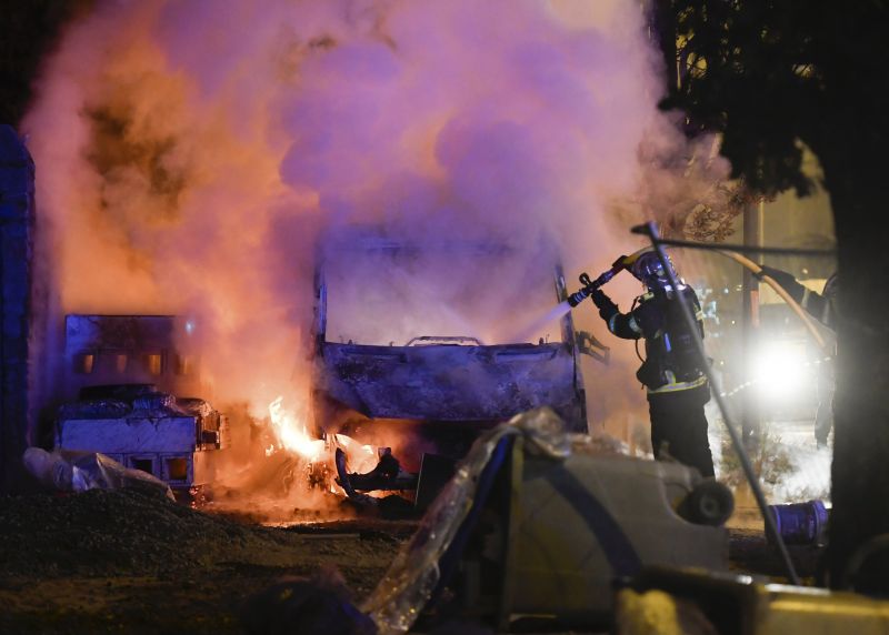 Vasárnapra virradó éjjel csak 18 autót gyújtottak fel Nantes-ban