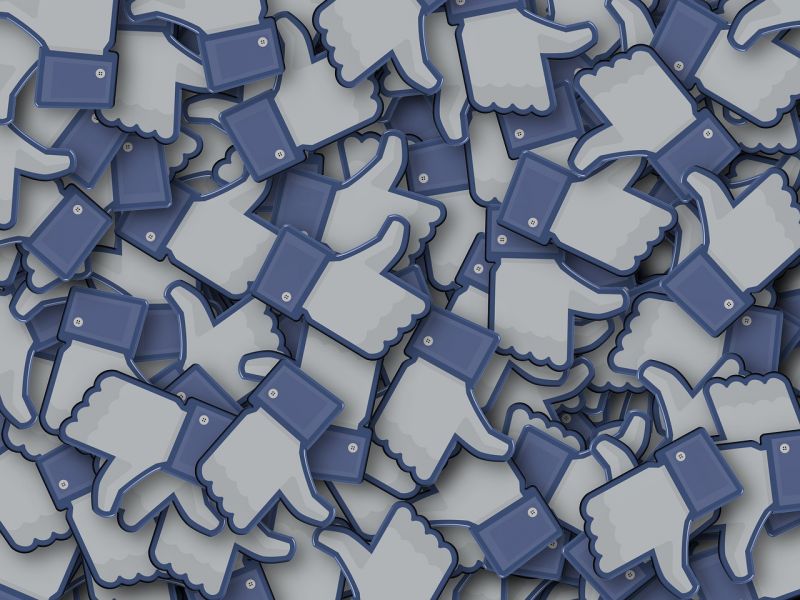 Zuhanórepülésben a Facebook részvényei