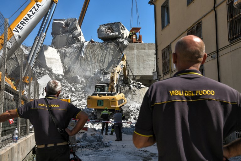 Újabb holttesteket találtak a genovai híd romjai alatt