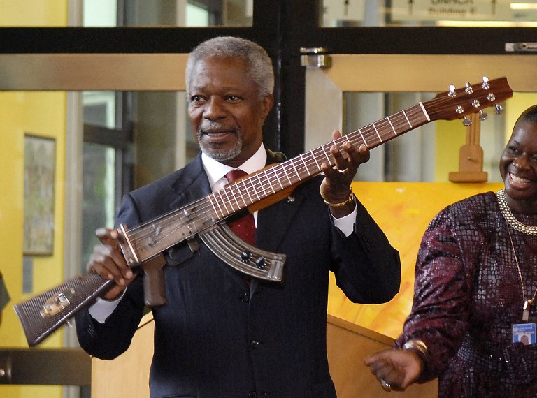 A világ vezetői hajlonganak Kofi Annan emléke előtt