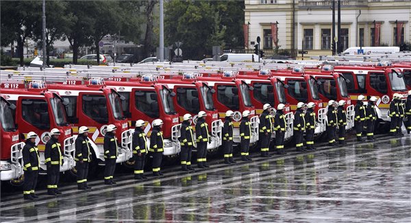 Kedden 265 helyszínre riasztották a tűzoltókat a viharkárok miatt