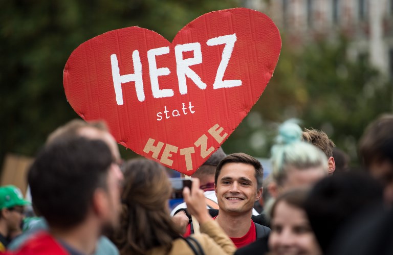 Megint két tüntetőcsoport feszült egymásnak Németországban a menekültek miatt
