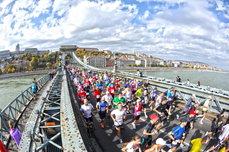 Nagy változások lesznek a tömegközelekedésben a Budapest Maraton miatt