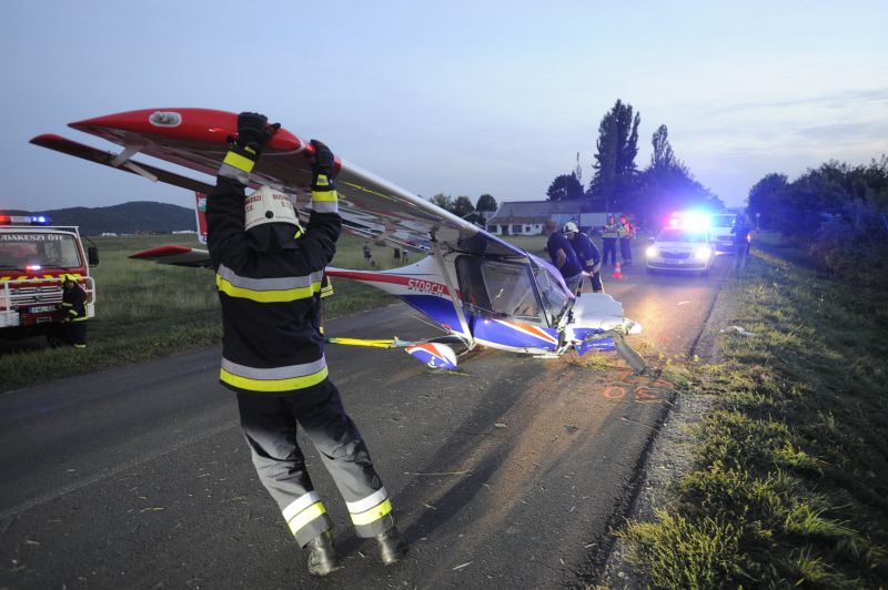 Túlfutott egy repülő a leszállópályán Budakeszin, az árokban állt meg – fotók