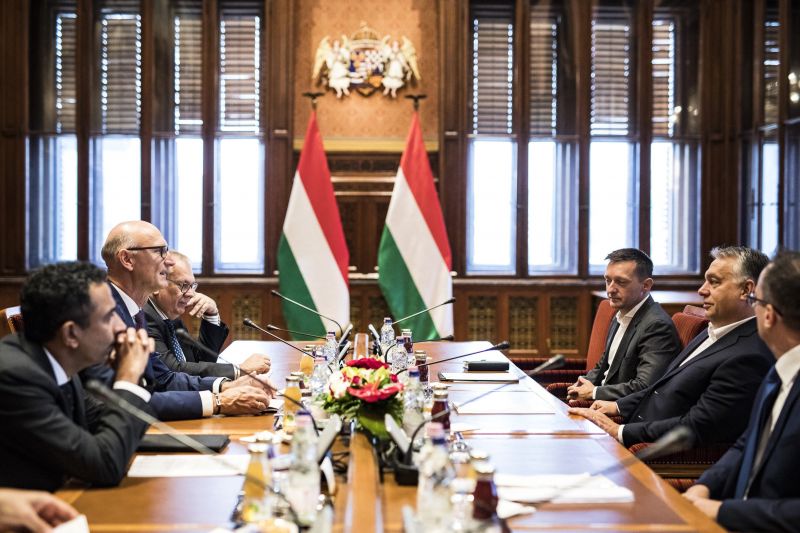 Hoppá! Orbán Viktor fogadta a Deutsche Telekom vezérigazgatóját