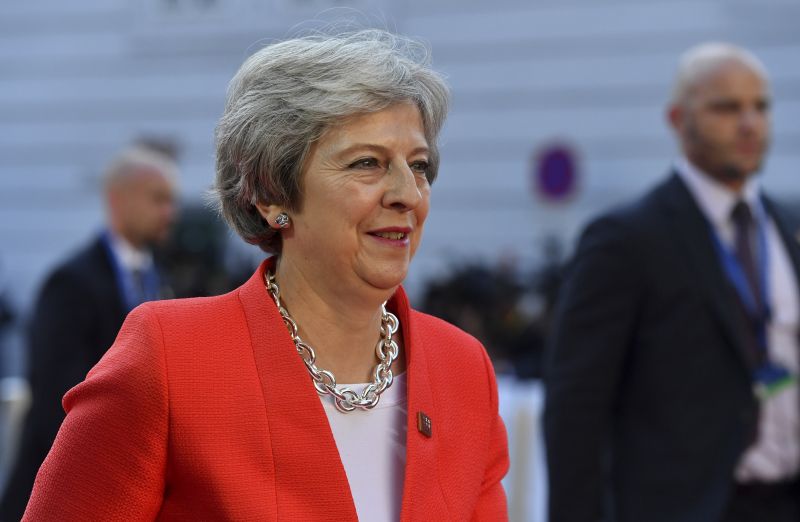 Theresa May váratlan és megalázó vereségéről ír a brit sajtó