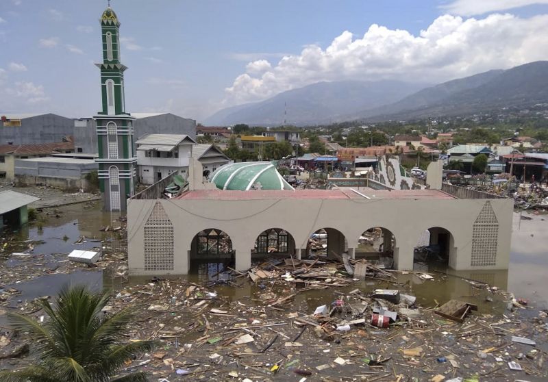 Videó: így csapott le a cunami egy indonéziai városra