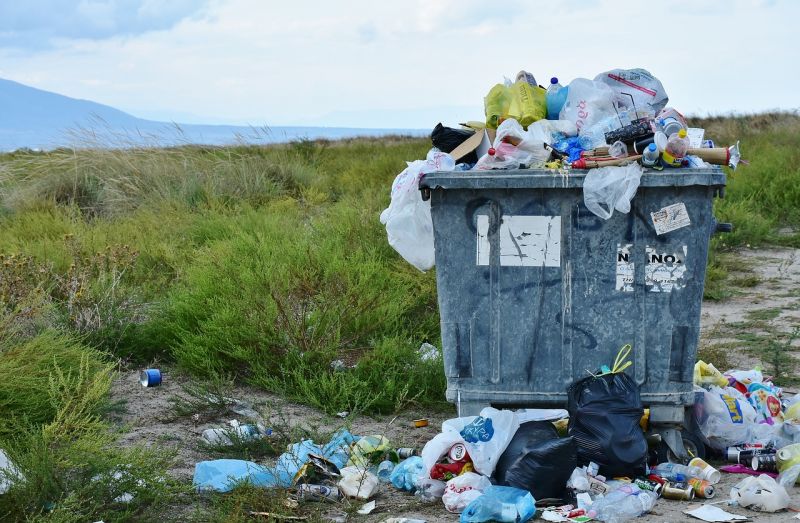 Felszámolja a MÁV a vasúti területeken lévő illegális hulladéklerakókat