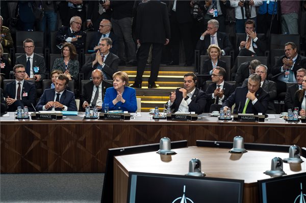 Merkel üdvözli, hogy Manfred Weber elindul az Európai Néppárt csúcsjelölti tisztségéért