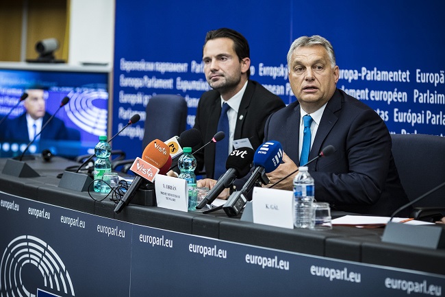 Az Európai Néppárt egyelőre nem zárja ki soraiból a Fideszt