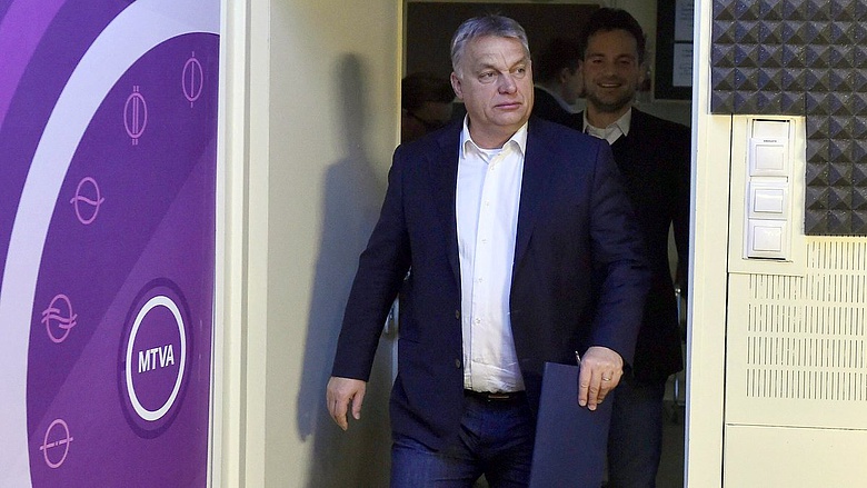 Orbán fenyegetőzéssel válaszolt a magángépes útjait firtató kérdésre