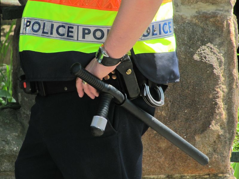 Ilyen nincs: elhagyta a fegyverét a miniszterelnököt kísérő rendőr