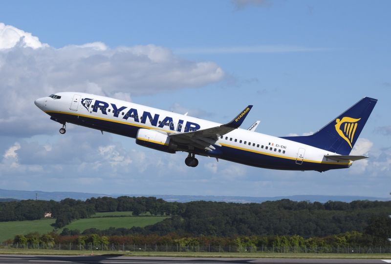 Több mint 40 ezer utast érint Európa-szerte a Ryanair-dolgozók részleges munkabeszüntetése