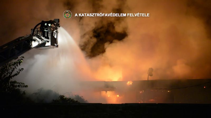 Videó: ilyen erővel rombolt a tűz a Hűvösvölgyi Vígadóban
