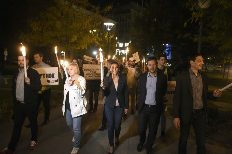 A mindenkinek elérhető felsőoktatásért tüntetett az LMP a Corvinusnál