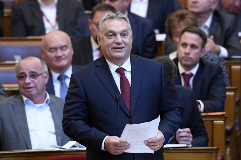 A mentelmi bizottság elé kerül Orbán luxusrepülőzése