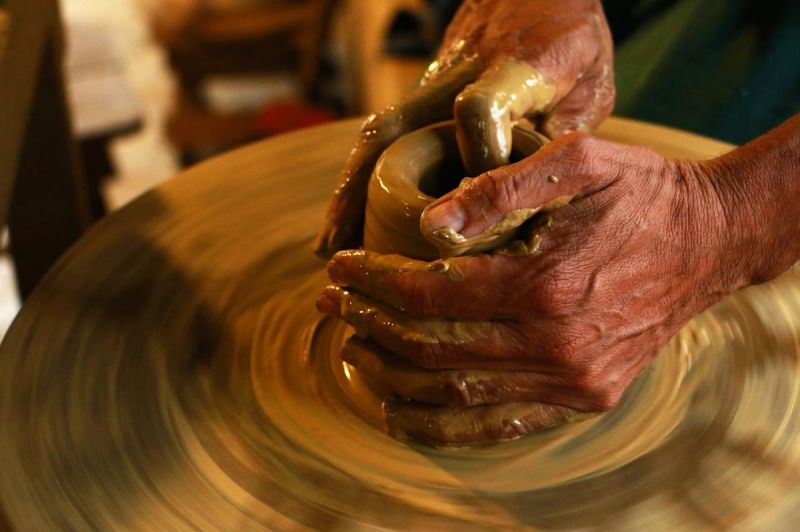 Születésnapja alkalmából köszöntötték a 80 éves Szabó Kinga keramikusművészt 