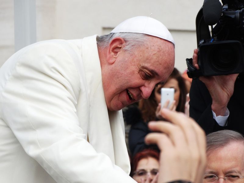 Ferenc pápa kirúgott két pedofil püspököt