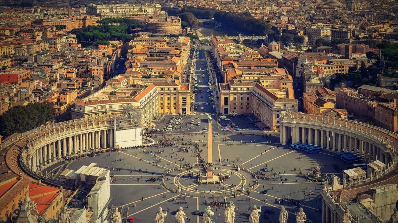Vatikáni szinódus: a melegeket is bevonnák az egyházi életbe