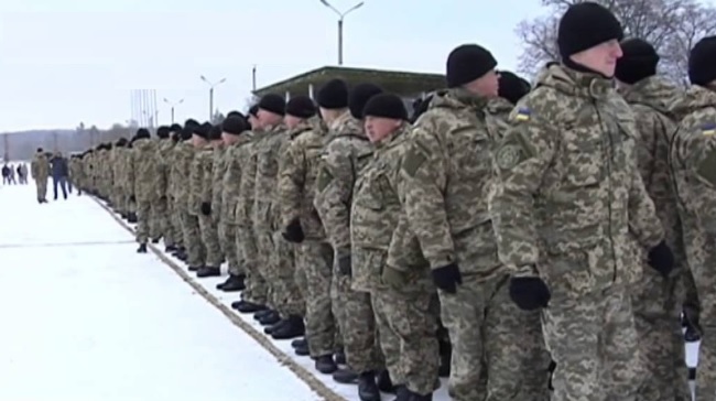 A kárpátaljai sorkötelesek töredéke jelenik meg a hadseregnél, bekeményít az ukrán katonai vezetés