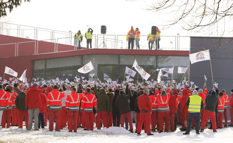Nincs megállapodás, folytatódik a sztrájk a győri Audi-gyárban 