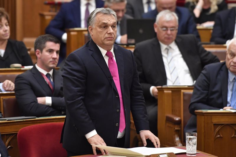 Orbán megvédte a Parlamentben a magyar hatóságokat a Gruevszki-ügy miatt, az ellenzék szerint szégyellje magát