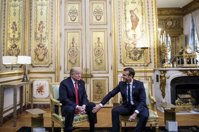 Trump Twitteren ment neki Macronnak