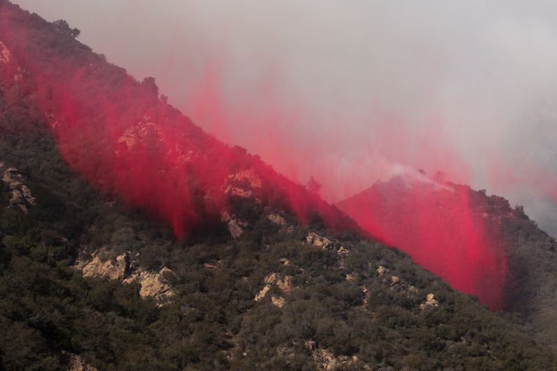 Kalifornia történetének eddigi legpusztítóbb tűzvésze egyelőre nem enyhül