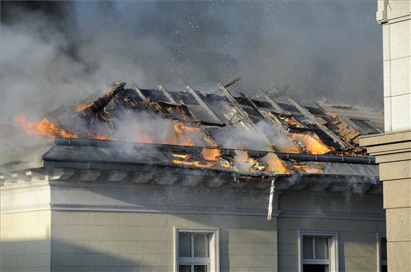 Teljesen megsemmisültek a DK irodái a terézvárosi tűzben