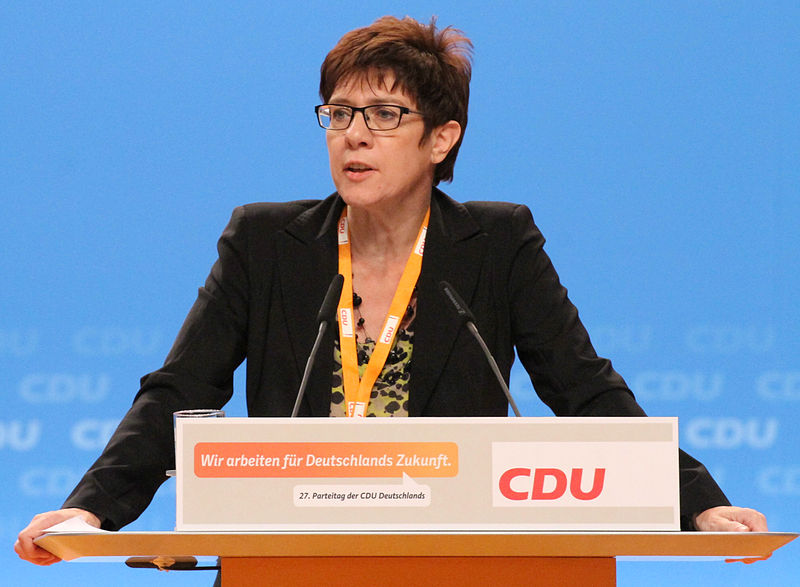 A Nézőpont vezetője szerint a CDU új elnöke politikailag erősebb lehet Angela Merkelnél