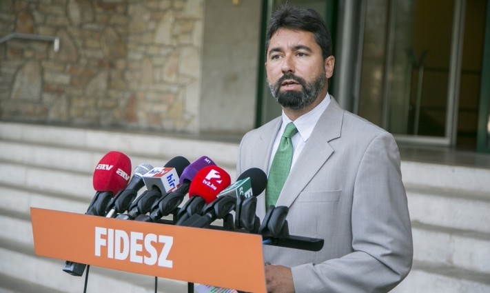 A Fidesz kommunikációs igazgatója elárulta, pártja miért nem vesz részt az ellenzék által kezdeményezett rendkívüli parlamenti ülésen