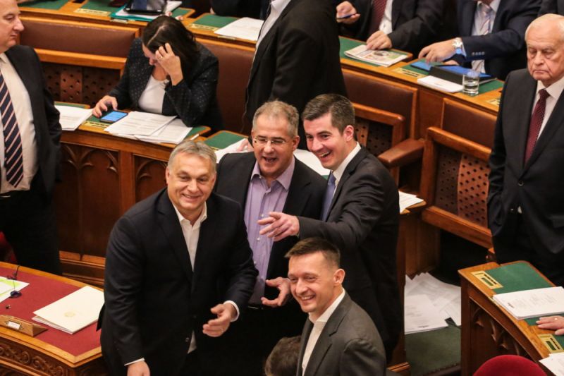 Fasiszta rendszerekkel egy lapon említik Orbánét a világ egyik legtekintélyesebb lapjában