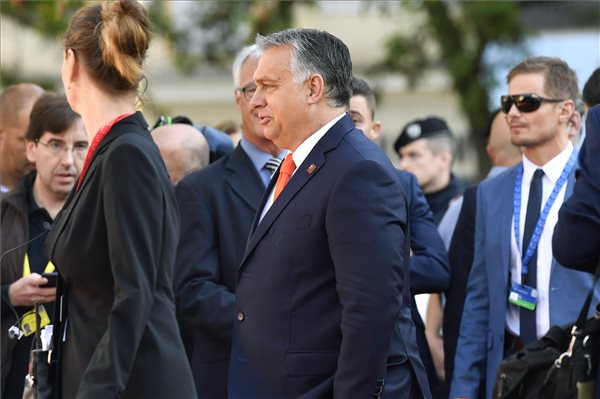 Tüntetőkkel nézhet hamarosan farkasszemet Orbán Viktor