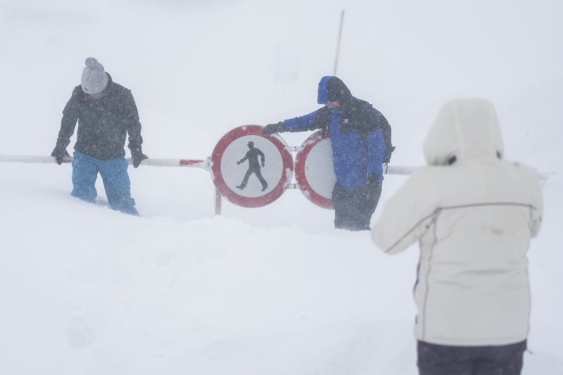 Továbbra is katasztrofális a hóhelyzet Ausztriában