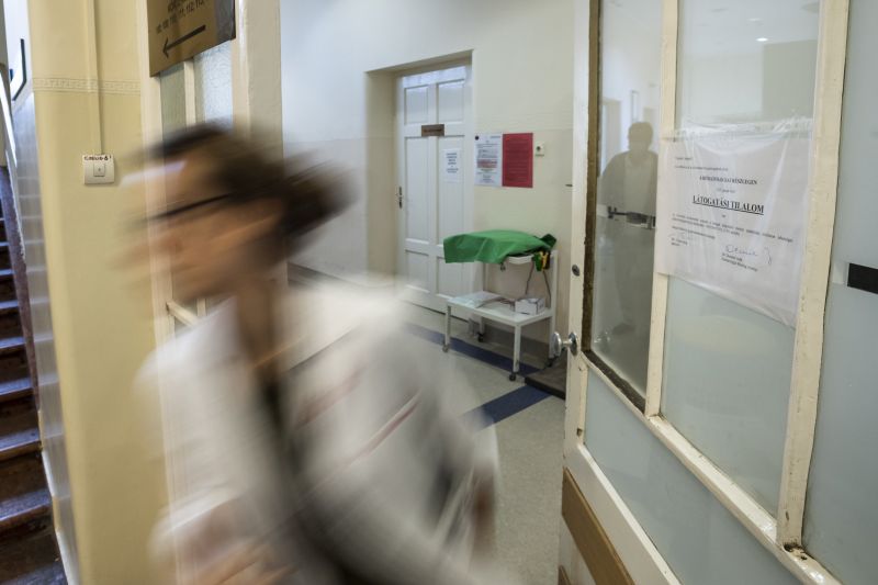 Influenza: újabb kórházakban rendeltek el látogatási tilalmat